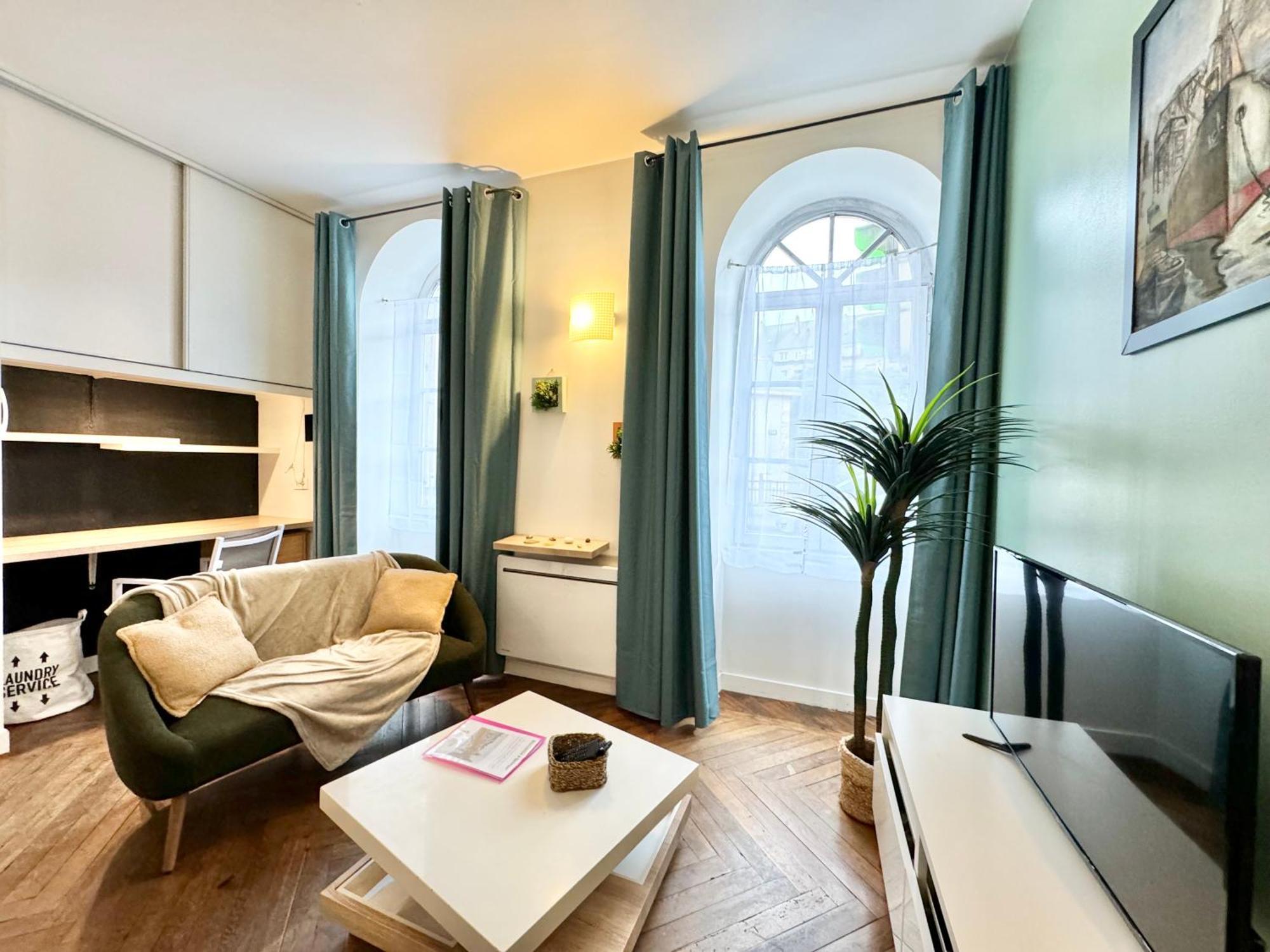 Le Noir Bois Et Blanc - Studio - Wifi - Centre Ville - Entree Autonome カンペール エクステリア 写真