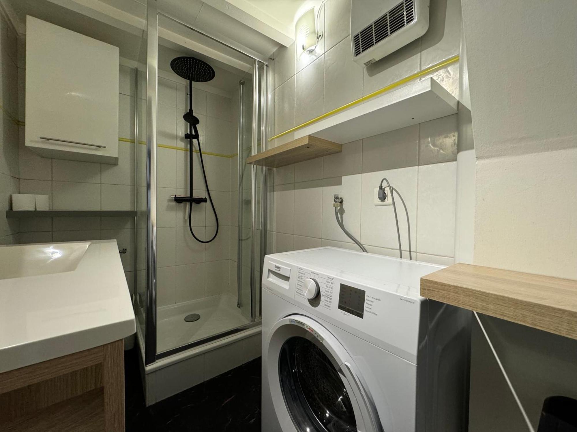 Le Noir Bois Et Blanc - Studio - Wifi - Centre Ville - Entree Autonome カンペール エクステリア 写真